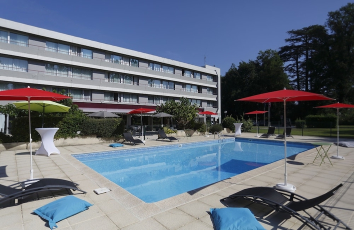 Imagen de la piscina del Hotel Mercure Brive. Foto 19