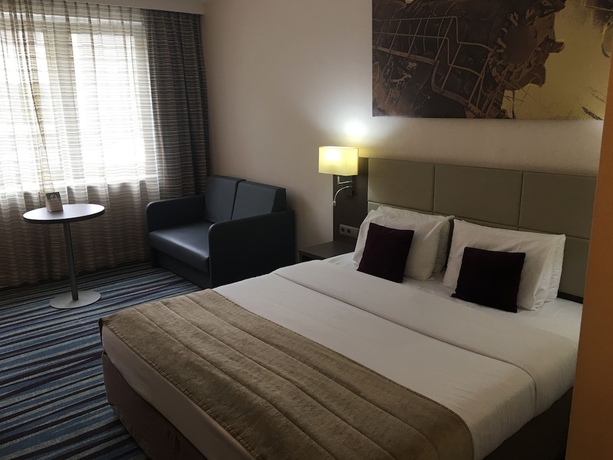 Imagen de la habitación del Hotel Mercure Brussels Centre Midi. Foto 7