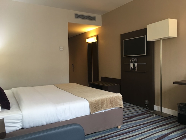Imagen de la habitación del Hotel Mercure Brussels Centre Midi. Foto 9