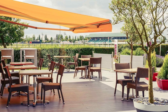 Imagen del bar/restaurante del Hotel Mercure Cabourg and Spa. Foto 7