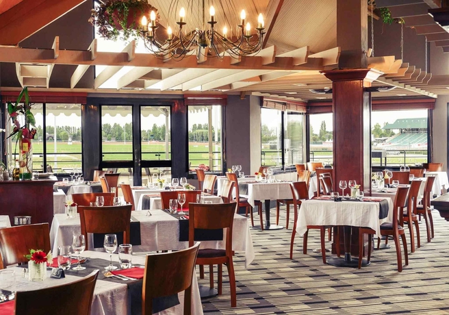 Imagen del bar/restaurante del Hotel Mercure Cabourg and Spa. Foto 9