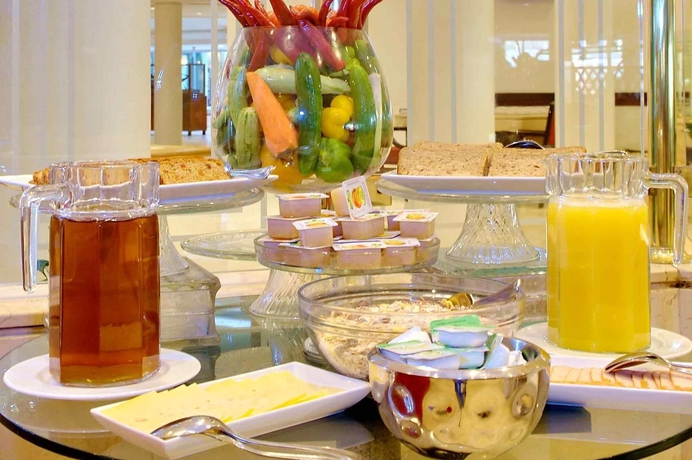 Imagen del bar/restaurante del Hotel Mercure Cairo Le Sphinx. Foto 5