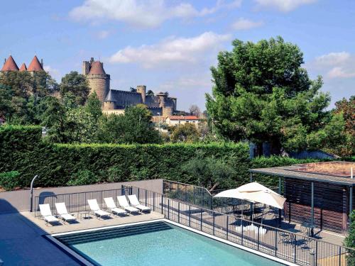 Imagen de la piscina del Hotel Mercure Carcassonne La Cit&eacute;. Foto 11