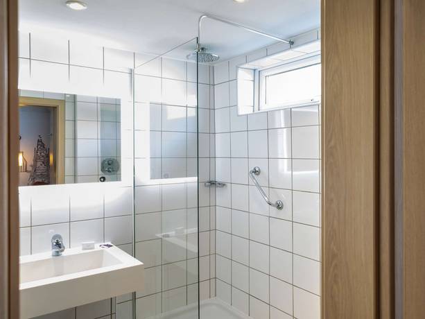 Imagen de la habitación del Hotel Mercure Cardiff North. Foto 16