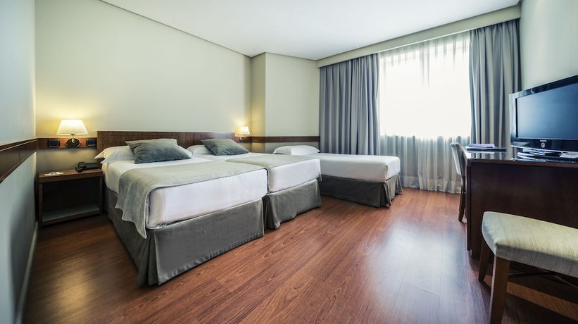 Imagen de la habitación del Hotel Mercure Carlton Rioja. Foto 2