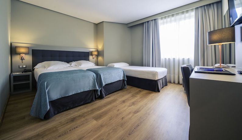 Imagen de la habitación del Hotel Mercure Carlton Rioja. Foto 3