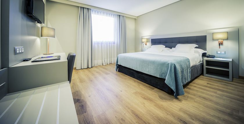 Imagen de la habitación del Hotel Mercure Carlton Rioja. Foto 4
