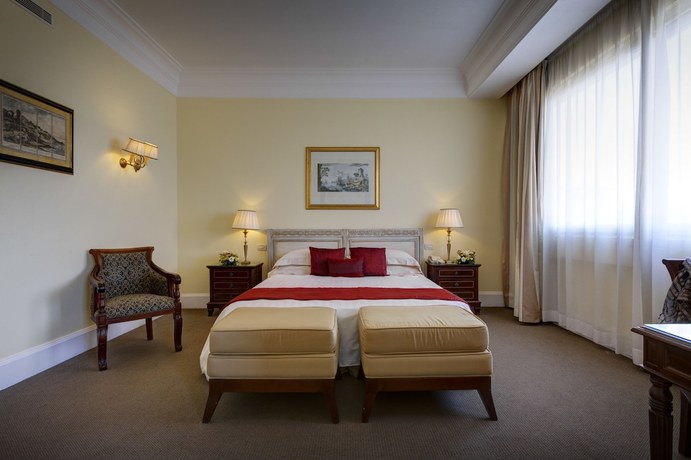 Imagen de la habitación del Hotel Mercure Catania Excelsior. Foto 15