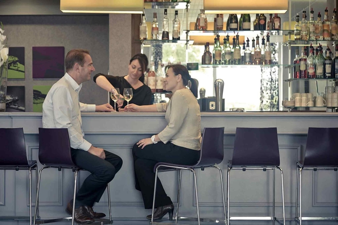 Imagen del bar/restaurante del Hotel Mercure Cavaillon. Foto 8