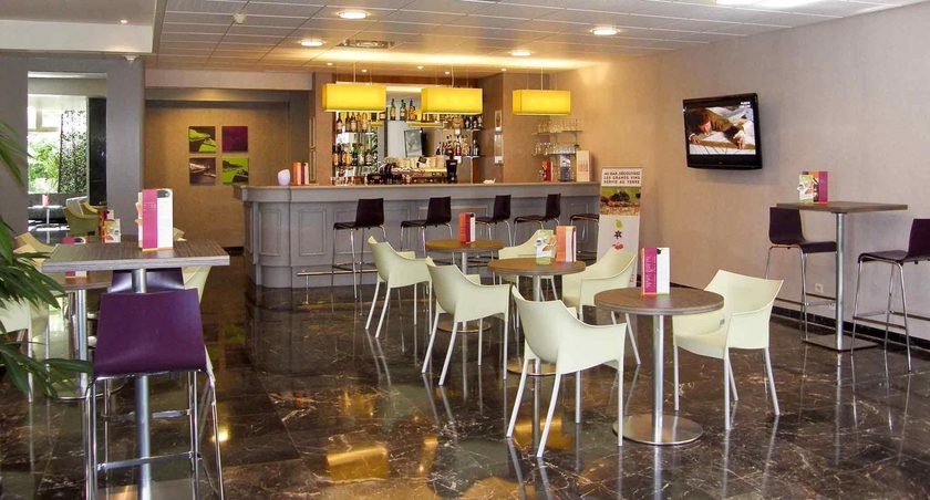 Imagen del bar/restaurante del Hotel Mercure Cavaillon. Foto 9
