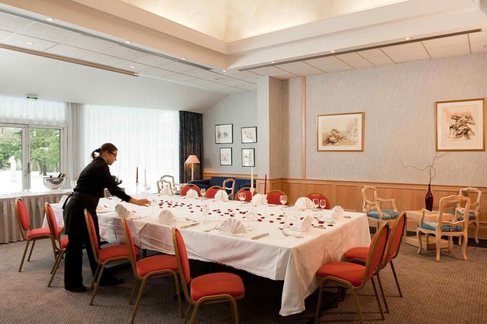 Imagen de los interiores del Hotel Mercure Château Fontainebleau Demeures de Campagne. Foto 12