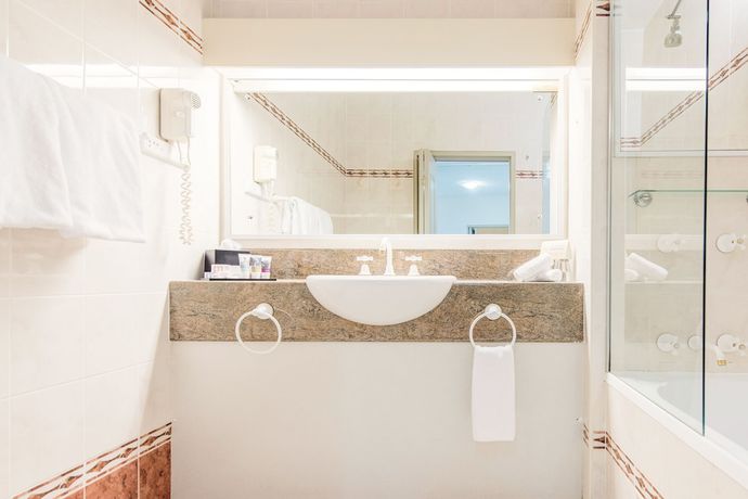 Imagen de la habitación del Hotel Mercure Charlestown. Foto 11