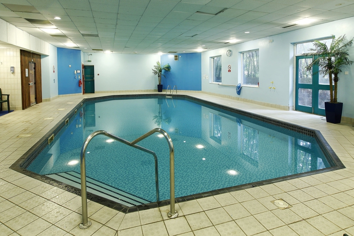 Imagen de la piscina del Hotel Mercure Chester North Woodhey House. Foto 15