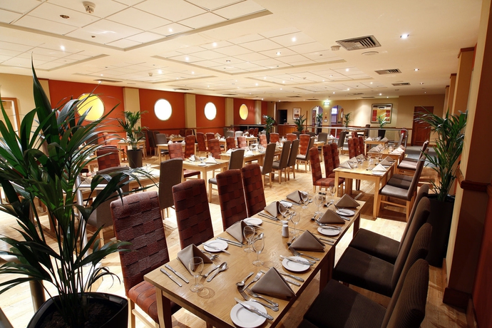 Imagen del bar/restaurante del Hotel Mercure Chester North Woodhey House. Foto 4