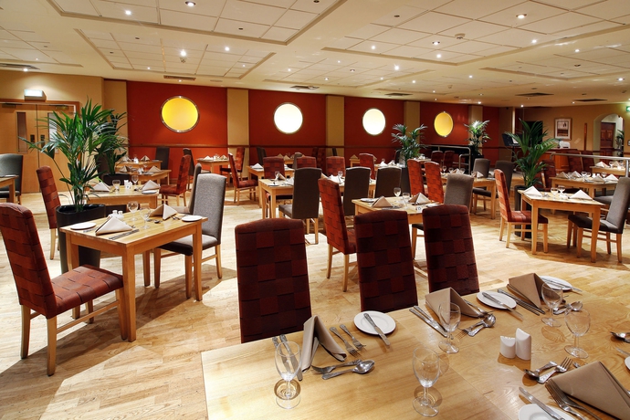 Imagen del bar/restaurante del Hotel Mercure Chester North Woodhey House. Foto 7