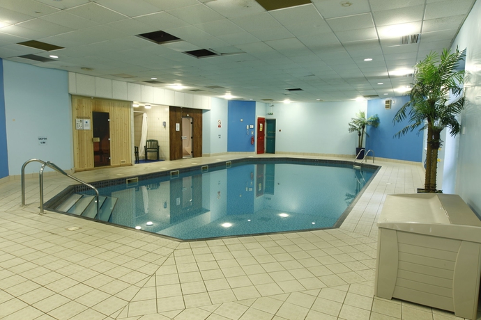 Imagen de la piscina del Hotel Mercure Chester North Woodhey House. Foto 16