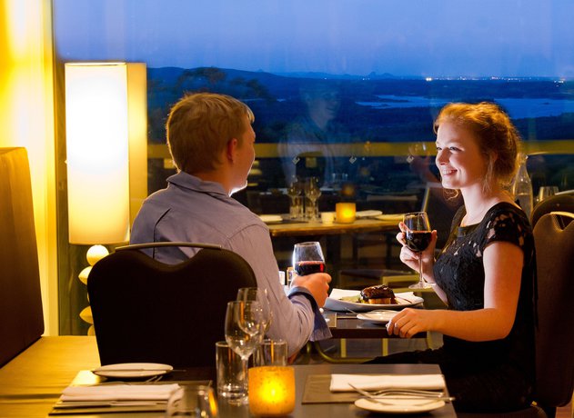 Imagen del bar/restaurante del Hotel Mercure Clear Mountain Lodge. Foto 6