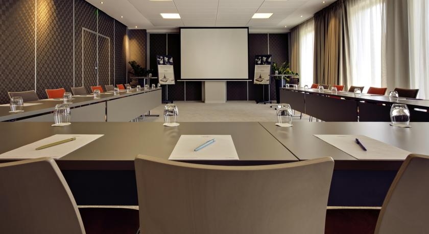 Imagen de los interiores del Hotel Mercure Clermont Ferrand Centre Jaude. Foto 9