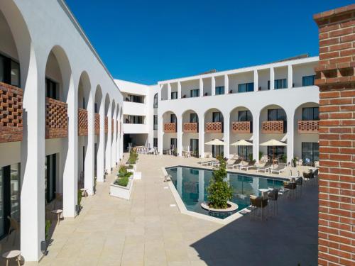 Imagen general del Hotel Mercure Conacul Cozieni. Foto 14