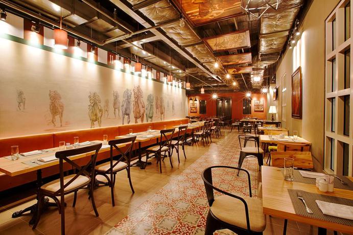 Imagen del bar/restaurante del Hotel Mercure Danang French Village Bana Hills. Foto 6