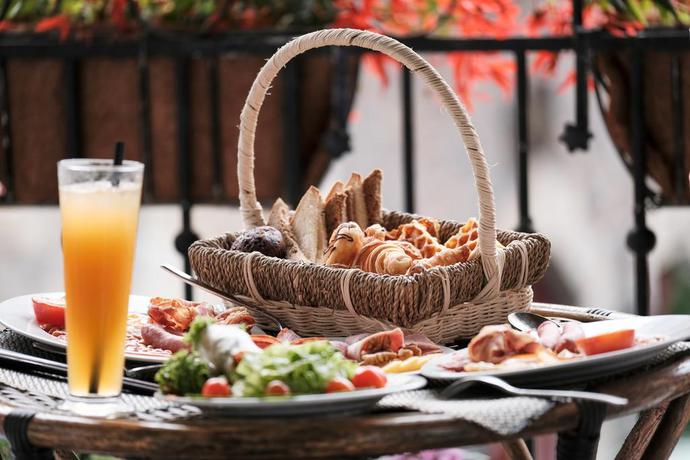 Imagen del bar/restaurante del Hotel Mercure Danang French Village Bana Hills. Foto 9