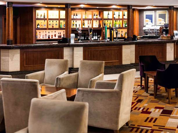Imagen del bar/restaurante del Hotel Mercure Daventry Court. Foto 7
