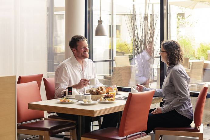 Imagen del bar/restaurante del Hotel Mercure Düsseldorf City Nord. Foto 5