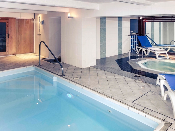 Imagen de la piscina del Hotel Mercure Epinal Centre. Foto 19