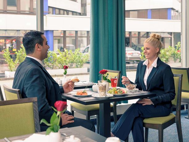 Imagen del bar/restaurante del Hotel Mercure Frankfurt Eschborn Sued. Foto 5