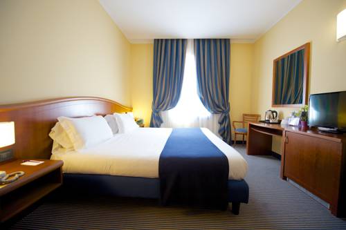 Imagen de la habitación del Hotel Mercure Genova San Biagio. Foto 2