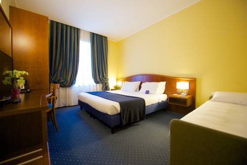 Imagen de la habitación del Hotel Mercure Genova San Biagio. Foto 10