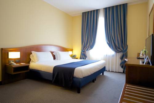 Imagen de la habitación del Hotel Mercure Genova San Biagio. Foto 15