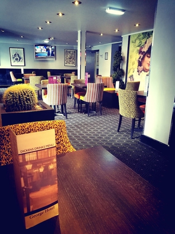 Imagen del bar/restaurante del Hotel Mercure George Reading. Foto 2