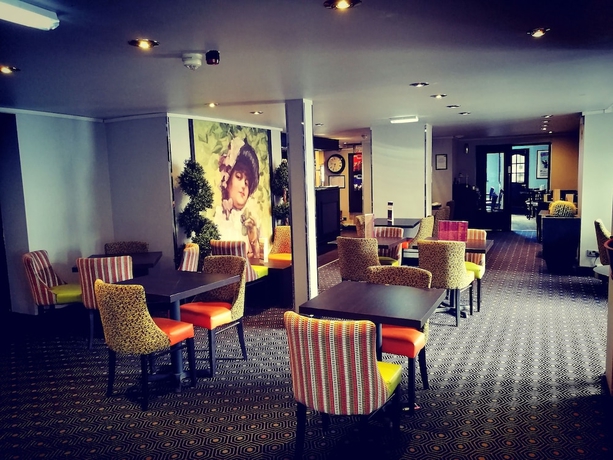 Imagen del bar/restaurante del Hotel Mercure George Reading. Foto 3