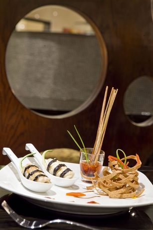 Imagen del bar/restaurante del Hotel Mercure Gold Al Mina Road Dubai. Foto 2