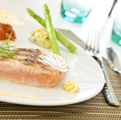 Imagen del bar/restaurante del Hotel Mercure Gold Al Mina Road Dubai. Foto 3