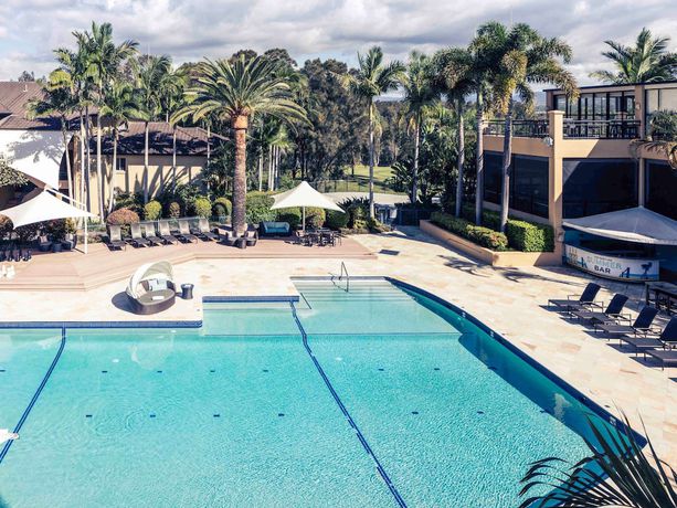 Imagen de la piscina del Hotel Mercure Gold Coast Resort. Foto 19