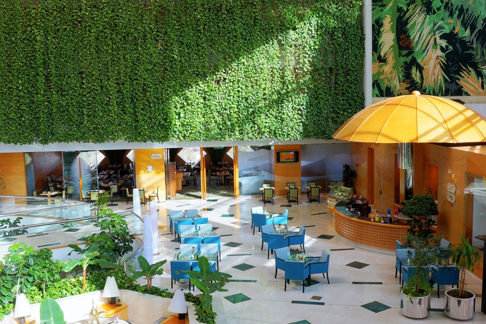 Imagen de los interiores del Hotel Mercure Grand Jebel Hafeet Al Ain. Foto 13