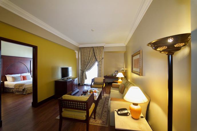 Imagen de la habitación del Hotel Mercure Grand Seef. Foto 11