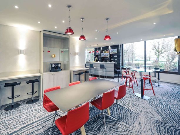 Imagen del bar/restaurante del Hotel Mercure Grenoble Meylan. Foto 8