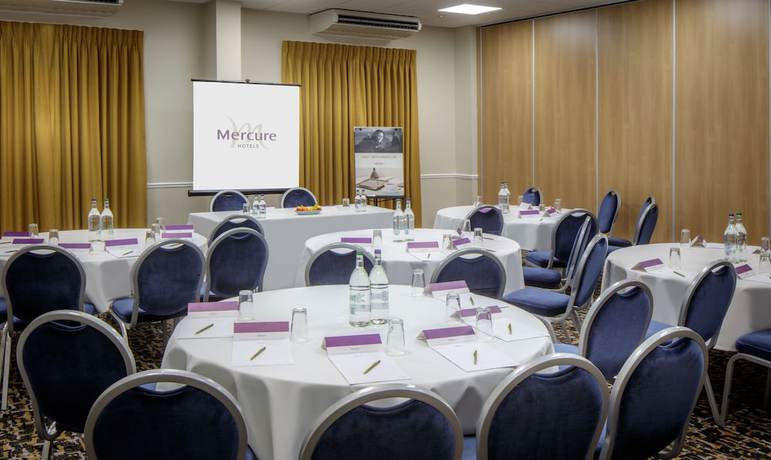 Imagen de los interiores del Hotel Mercure Hatfield Oak. Foto 19