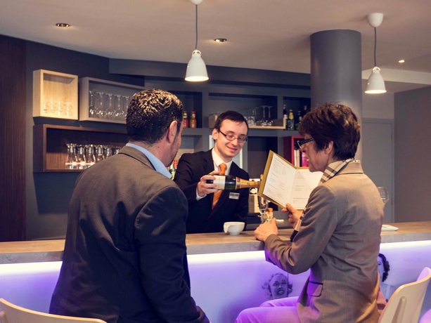 Imagen del bar/restaurante del Hotel Mercure Honfleur. Foto 2