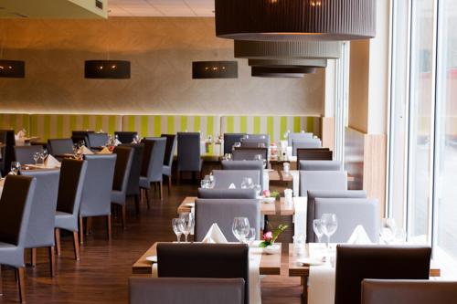 Imagen del bar/restaurante del Hotel Mercure Hotel Hamburg am Volkspark. Foto 6