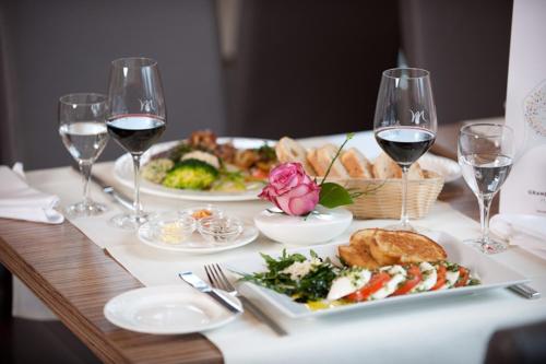 Imagen del bar/restaurante del Hotel Mercure Hotel Hamburg am Volkspark. Foto 8