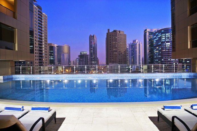 Imagen de la piscina del Hotel Mercure Hotels Suites And Apartments Barsha Height. Foto 18