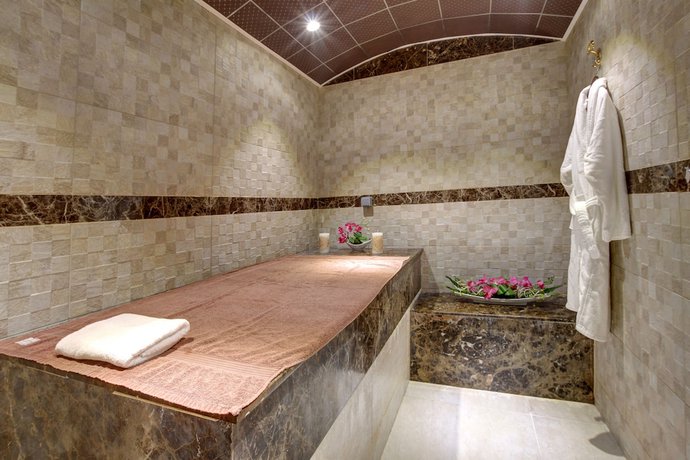 Imagen de la piscina del Hotel Mercure Hotels Suites And Apartments Barsha Height. Foto 19