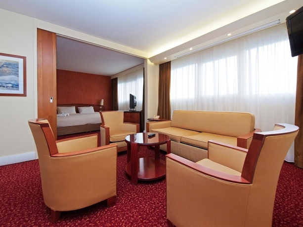 Imagen de los interiores del Hotel Mercure Ile de Nantes. Foto 8