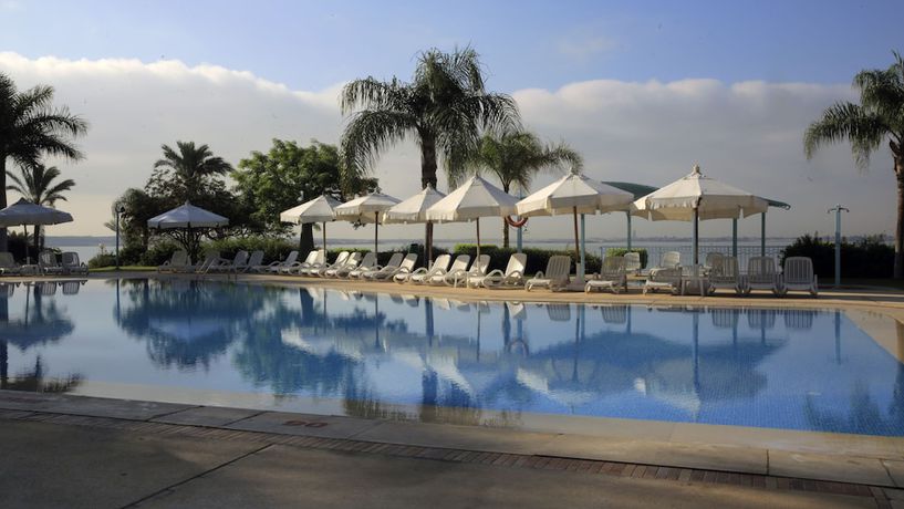 Imagen de la piscina del Hotel Mercure Ismailia Forsan Island. Foto 20