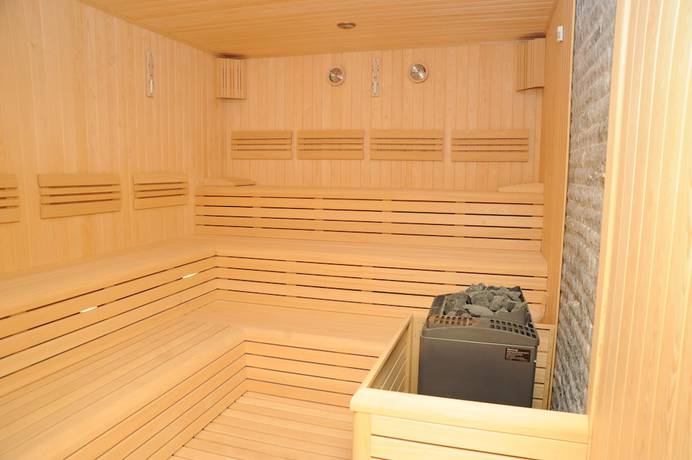 Imagen de la piscina del Hotel Mercure Istanbul Altunizade. Foto 20