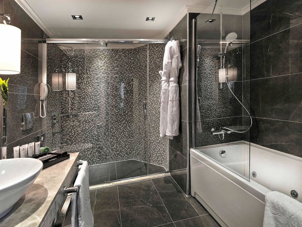 Imagen de la habitación del Hotel Mercure Istanbul Bomonti. Foto 13
